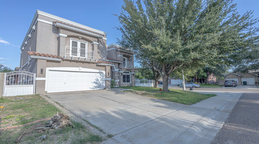 10601 Porfirio Dr, LAREDO, Texas 78045, 4 Bedrooms Bedrooms, 7 Rooms Rooms,3 BathroomsBathrooms,Residential,For Sale,10601 Porfirio Dr,20254361