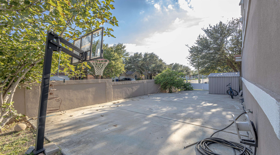 10601 Porfirio Dr, LAREDO, Texas 78045, 4 Bedrooms Bedrooms, 7 Rooms Rooms,3 BathroomsBathrooms,Residential,For Sale,10601 Porfirio Dr,20254361