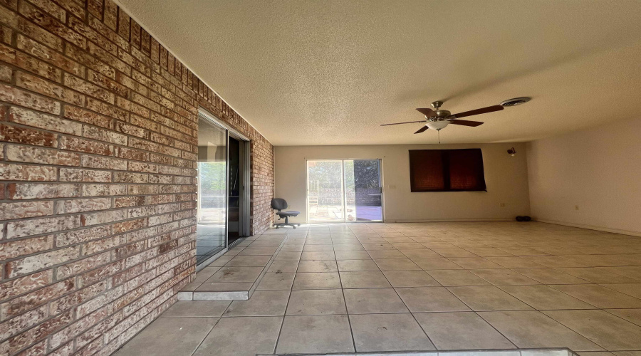 197 Madison Ave., Zapata, Texas 78076, 3 Bedrooms Bedrooms, 6 Rooms Rooms,3 BathroomsBathrooms,Residential,For Sale,197 Madison Ave.,20254363