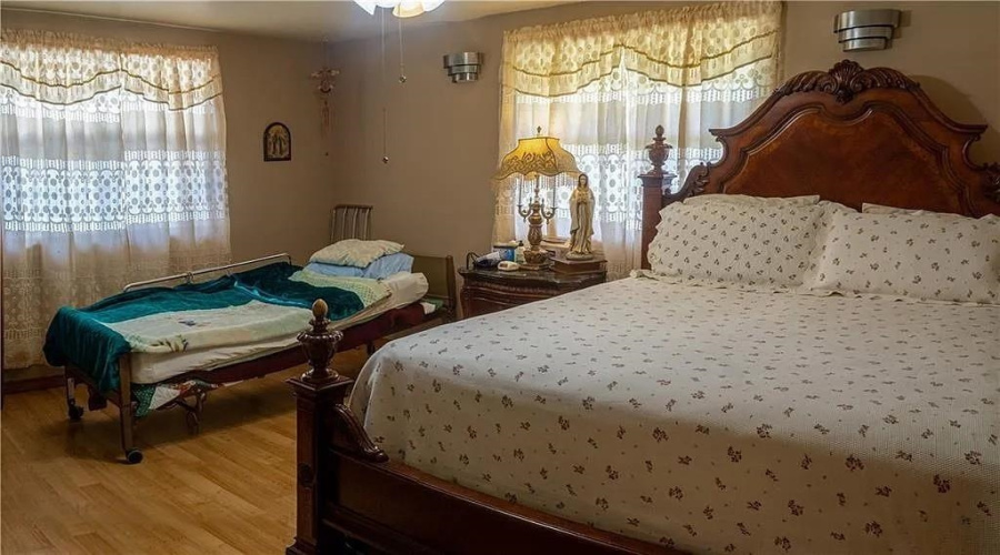 197 Madison Ave., Zapata, Texas 78076, 3 Bedrooms Bedrooms, 6 Rooms Rooms,3 BathroomsBathrooms,Residential,For Sale,197 Madison Ave.,20254363