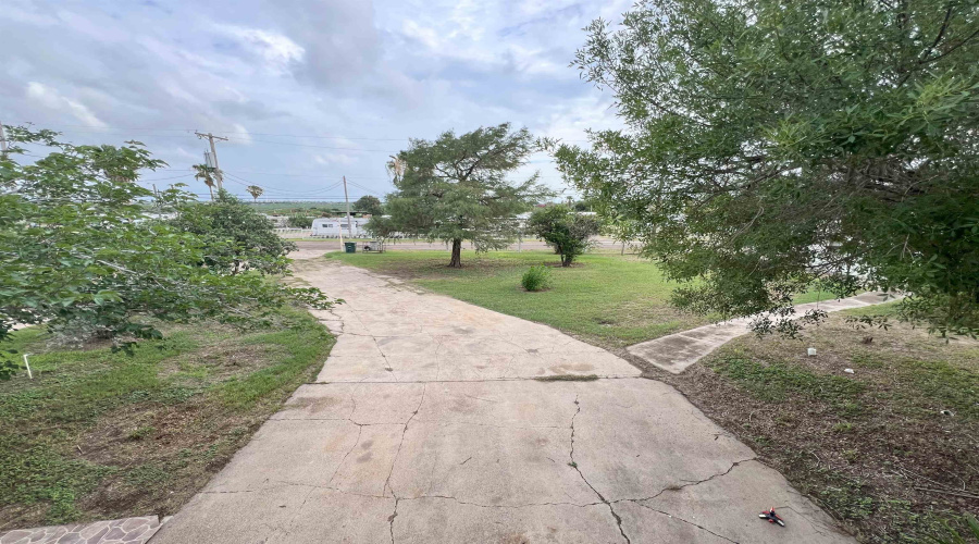 197 Madison Ave., Zapata, Texas 78076, 3 Bedrooms Bedrooms, 6 Rooms Rooms,3 BathroomsBathrooms,Residential,For Sale,197 Madison Ave.,20254363
