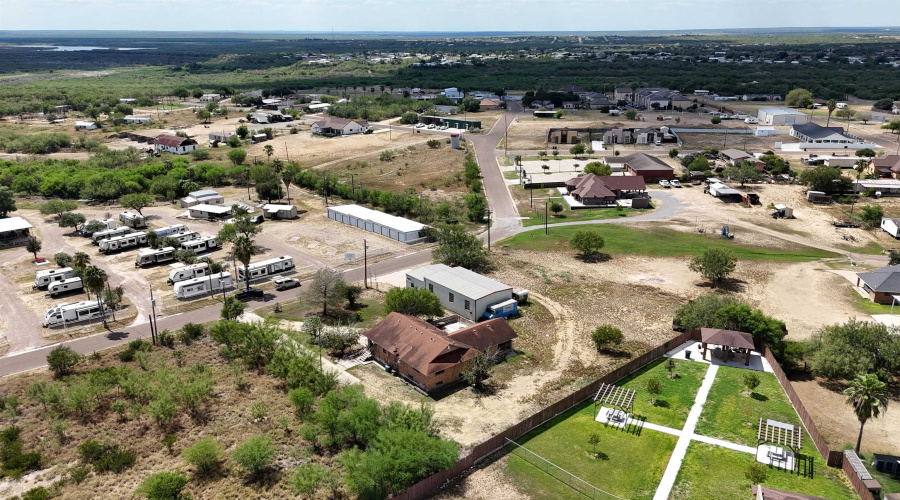 197 Madison Ave., Zapata, Texas 78076, 3 Bedrooms Bedrooms, 6 Rooms Rooms,3 BathroomsBathrooms,Residential,For Sale,197 Madison Ave.,20254363