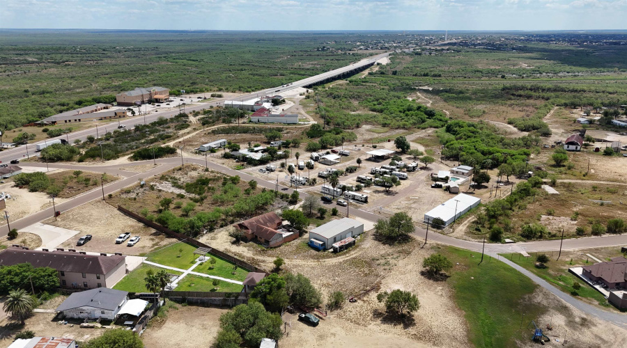 197 Madison Ave., Zapata, Texas 78076, 3 Bedrooms Bedrooms, 6 Rooms Rooms,3 BathroomsBathrooms,Residential,For Sale,197 Madison Ave.,20254363
