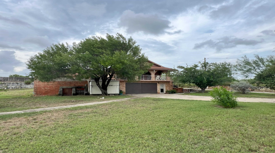 197 Madison Ave., Zapata, Texas 78076, 3 Bedrooms Bedrooms, 6 Rooms Rooms,3 BathroomsBathrooms,Residential,For Sale,197 Madison Ave.,20254363