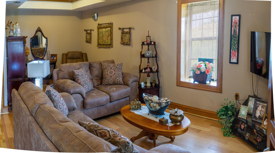 197 Madison Ave., Zapata, Texas 78076, 3 Bedrooms Bedrooms, 6 Rooms Rooms,3 BathroomsBathrooms,Residential,For Sale,197 Madison Ave.,20254363
