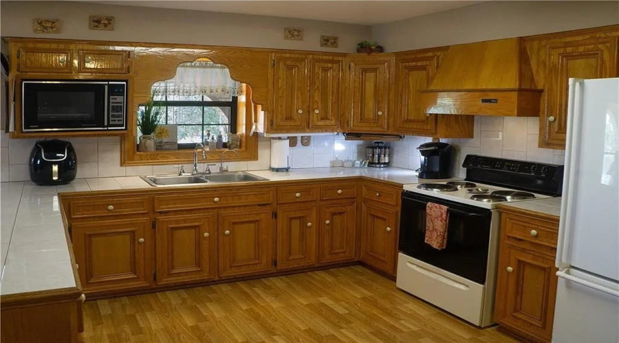 197 Madison Ave., Zapata, Texas 78076, 3 Bedrooms Bedrooms, 6 Rooms Rooms,3 BathroomsBathrooms,Residential,For Sale,197 Madison Ave.,20254363