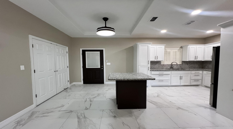 1103 Falcon Ave., Zapata, Texas 78076, 3 Bedrooms Bedrooms, 6 Rooms Rooms,2 BathroomsBathrooms,Residential,For Sale,1103 Falcon Ave.,20254364