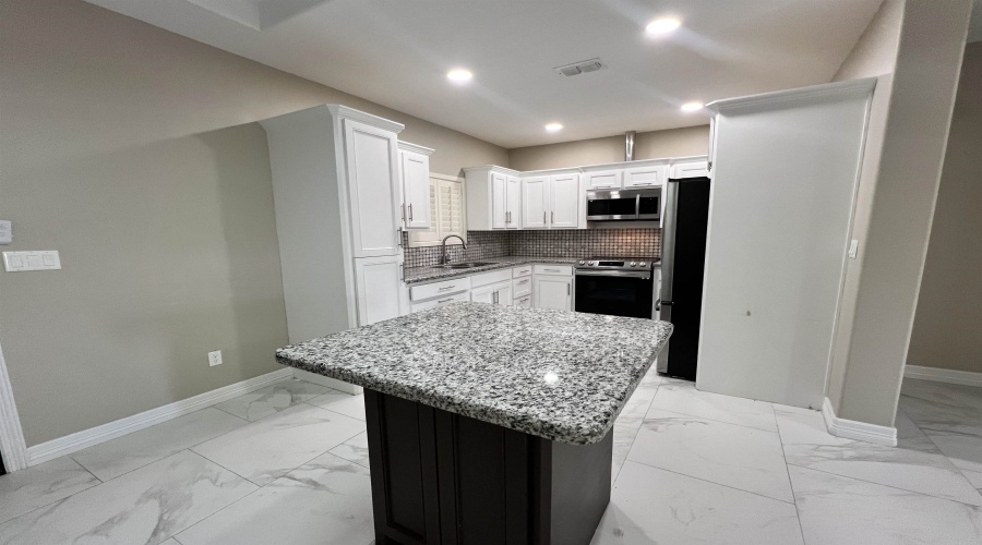 1103 Falcon Ave., Zapata, Texas 78076, 3 Bedrooms Bedrooms, 6 Rooms Rooms,2 BathroomsBathrooms,Residential,For Sale,1103 Falcon Ave.,20254364