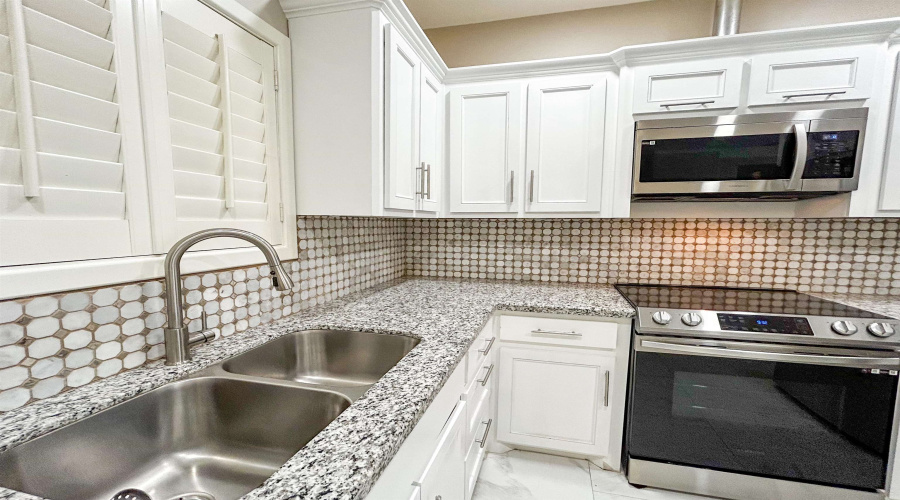 1103 Falcon Ave., Zapata, Texas 78076, 3 Bedrooms Bedrooms, 6 Rooms Rooms,2 BathroomsBathrooms,Residential,For Sale,1103 Falcon Ave.,20254364