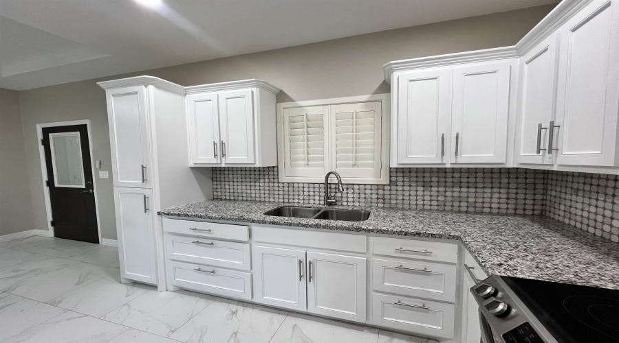 1103 Falcon Ave., Zapata, Texas 78076, 3 Bedrooms Bedrooms, 6 Rooms Rooms,2 BathroomsBathrooms,Residential,For Sale,1103 Falcon Ave.,20254364