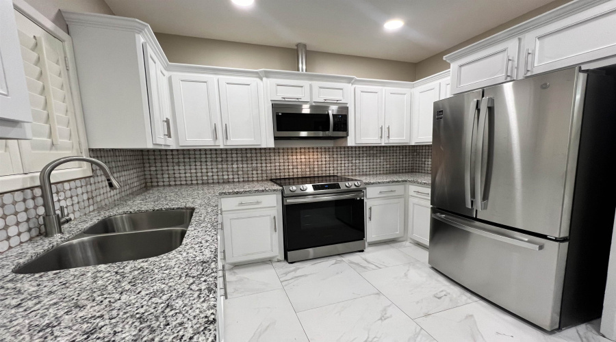 1103 Falcon Ave., Zapata, Texas 78076, 3 Bedrooms Bedrooms, 6 Rooms Rooms,2 BathroomsBathrooms,Residential,For Sale,1103 Falcon Ave.,20254364