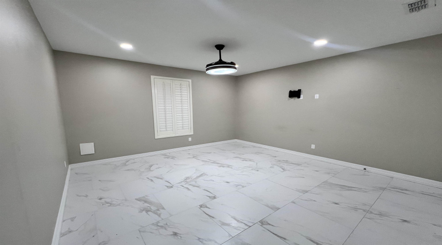 1103 Falcon Ave., Zapata, Texas 78076, 3 Bedrooms Bedrooms, 6 Rooms Rooms,2 BathroomsBathrooms,Residential,For Sale,1103 Falcon Ave.,20254364