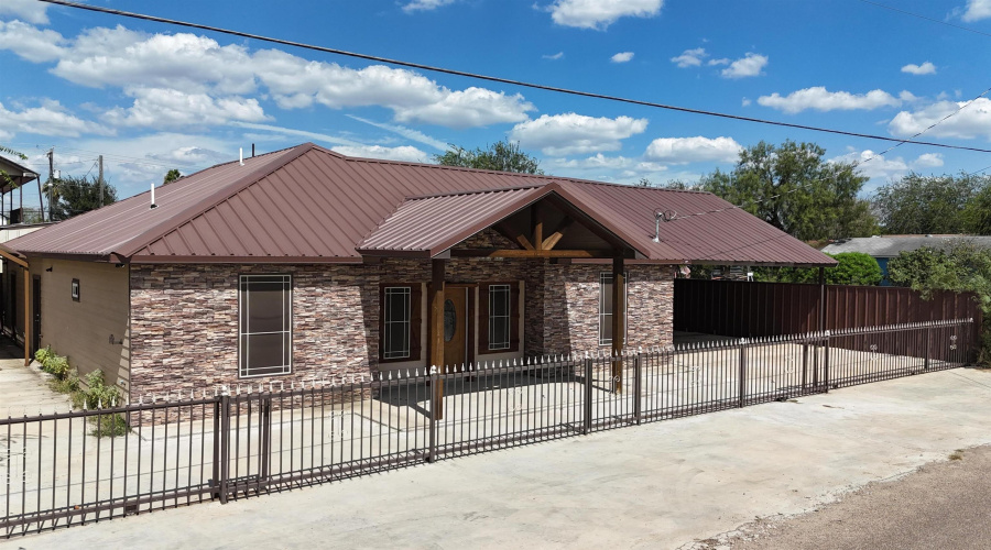 1103 Falcon Ave., Zapata, Texas 78076, 3 Bedrooms Bedrooms, 6 Rooms Rooms,2 BathroomsBathrooms,Residential,For Sale,1103 Falcon Ave.,20254364