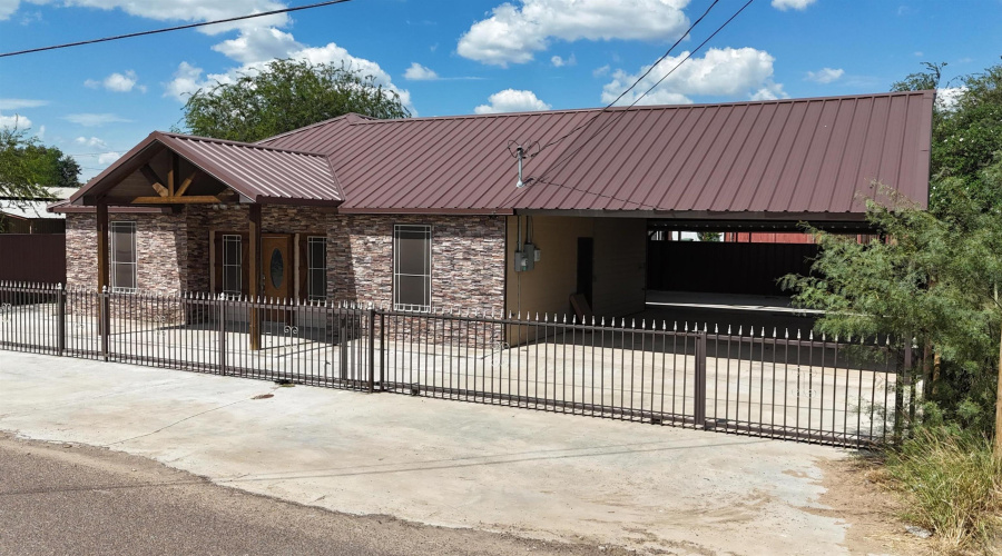 1103 Falcon Ave., Zapata, Texas 78076, 3 Bedrooms Bedrooms, 6 Rooms Rooms,2 BathroomsBathrooms,Residential,For Sale,1103 Falcon Ave.,20254364