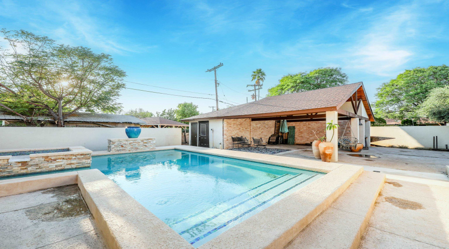 8 Fenwick Dr, LAREDO, Texas 78045, 4 Bedrooms Bedrooms, 8 Rooms Rooms,4 BathroomsBathrooms,Residential,For Sale,8 Fenwick Dr,20254365