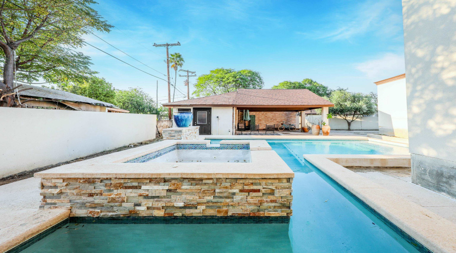 8 Fenwick Dr, LAREDO, Texas 78045, 4 Bedrooms Bedrooms, 8 Rooms Rooms,4 BathroomsBathrooms,Residential,For Sale,8 Fenwick Dr,20254365