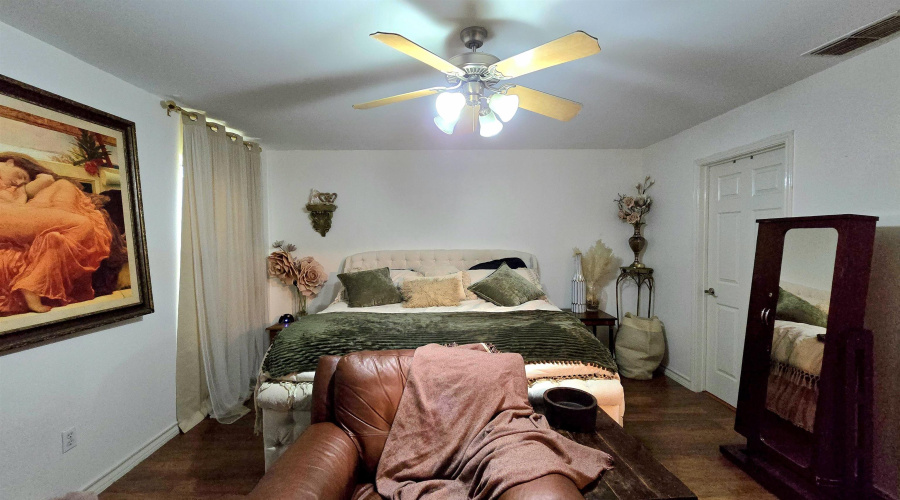 10107 Caballo Dr, Laredo, Texas 78045, 4 Bedrooms Bedrooms, 8 Rooms Rooms,2 BathroomsBathrooms,Residential,For Sale,10107 Caballo Dr,20254371