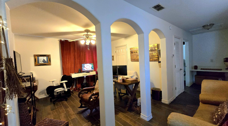 10107 Caballo Dr, Laredo, Texas 78045, 4 Bedrooms Bedrooms, 8 Rooms Rooms,2 BathroomsBathrooms,Residential,For Sale,10107 Caballo Dr,20254371