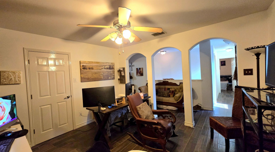 10107 Caballo Dr, Laredo, Texas 78045, 4 Bedrooms Bedrooms, 8 Rooms Rooms,2 BathroomsBathrooms,Residential,For Sale,10107 Caballo Dr,20254371