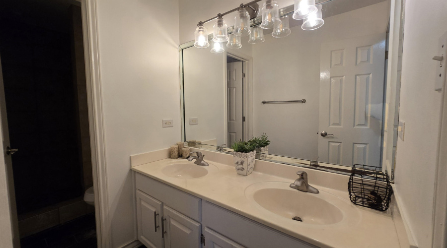 10107 Caballo Dr, Laredo, Texas 78045, 4 Bedrooms Bedrooms, 8 Rooms Rooms,2 BathroomsBathrooms,Residential,For Sale,10107 Caballo Dr,20254371