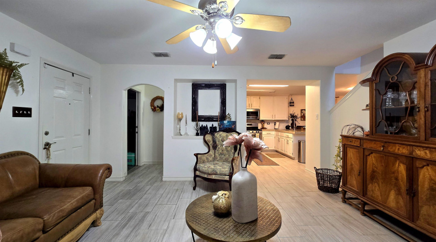 10107 Caballo Dr, Laredo, Texas 78045, 4 Bedrooms Bedrooms, 8 Rooms Rooms,2 BathroomsBathrooms,Residential,For Sale,10107 Caballo Dr,20254371