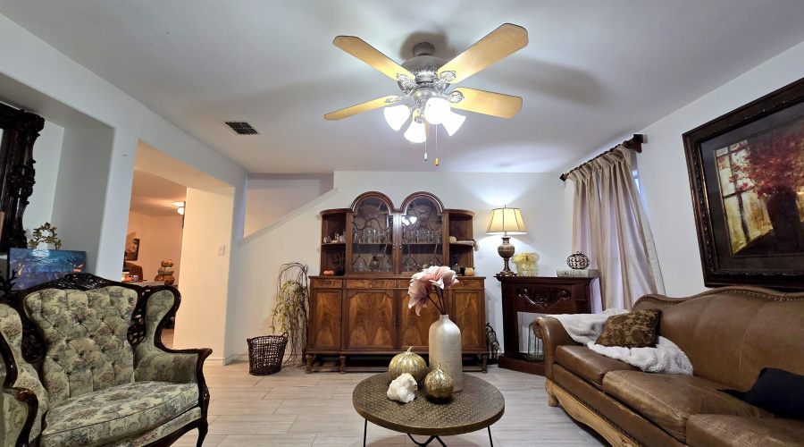 10107 Caballo Dr, Laredo, Texas 78045, 4 Bedrooms Bedrooms, 8 Rooms Rooms,2 BathroomsBathrooms,Residential,For Sale,10107 Caballo Dr,20254371