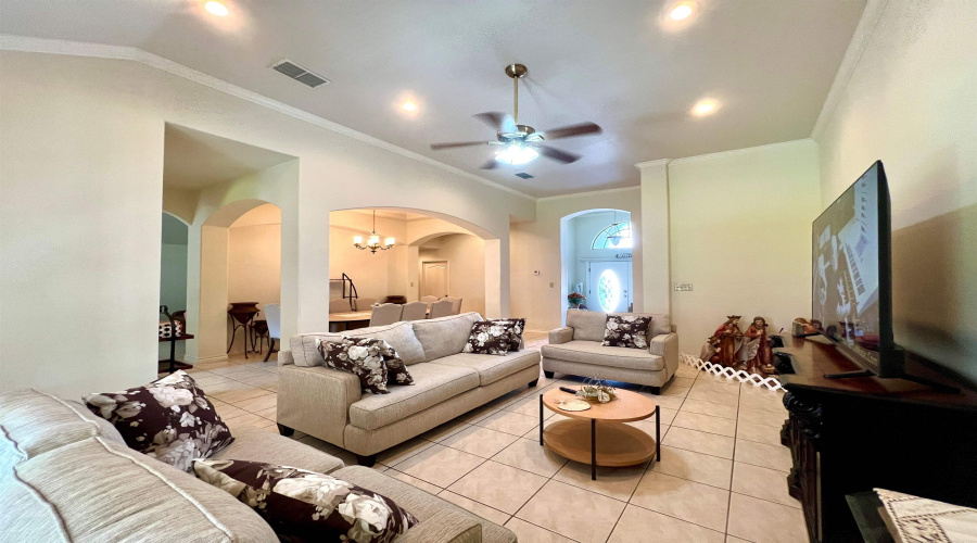 2023 Chimayo Rd, LAREDO, Texas 78045, 3 Bedrooms Bedrooms, 6 Rooms Rooms,2 BathroomsBathrooms,Residential,For Sale,2023 Chimayo Rd,20254374