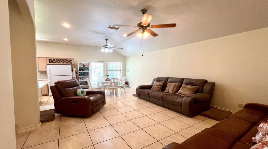 2023 Chimayo Rd, LAREDO, Texas 78045, 3 Bedrooms Bedrooms, 6 Rooms Rooms,2 BathroomsBathrooms,Residential,For Sale,2023 Chimayo Rd,20254374