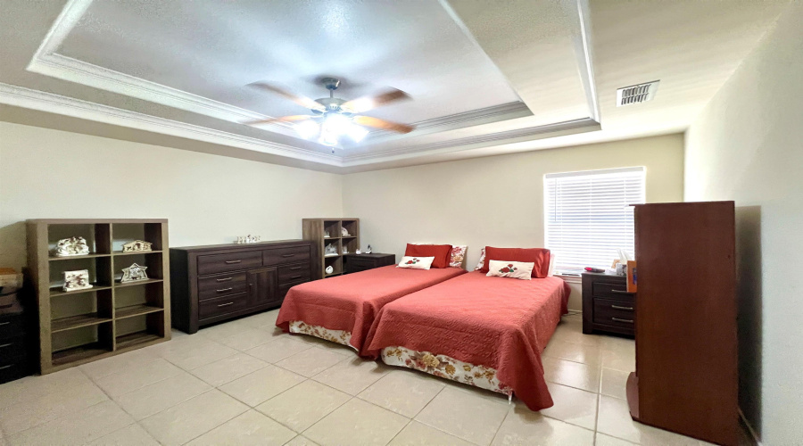 2023 Chimayo Rd, LAREDO, Texas 78045, 3 Bedrooms Bedrooms, 6 Rooms Rooms,2 BathroomsBathrooms,Residential,For Sale,2023 Chimayo Rd,20254374