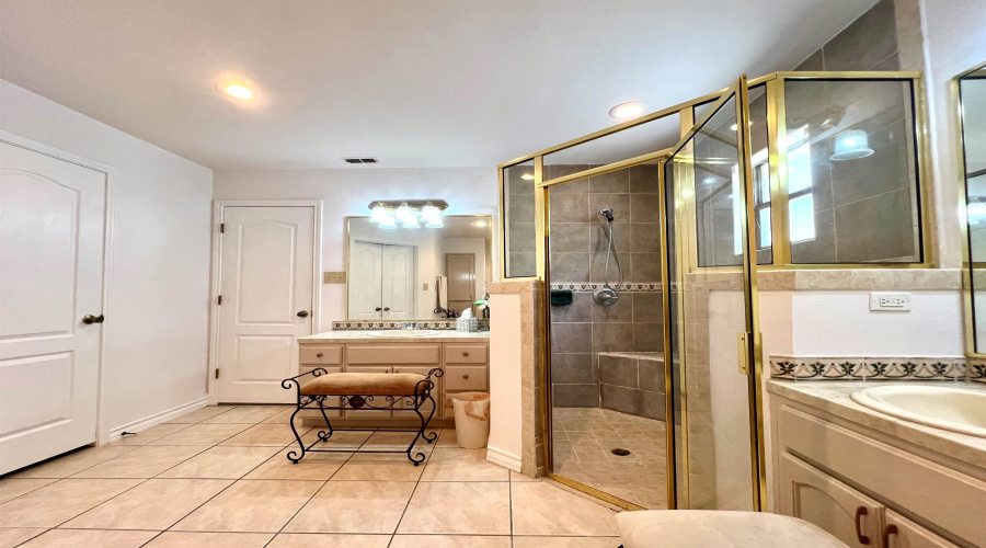 2023 Chimayo Rd, LAREDO, Texas 78045, 3 Bedrooms Bedrooms, 6 Rooms Rooms,2 BathroomsBathrooms,Residential,For Sale,2023 Chimayo Rd,20254374