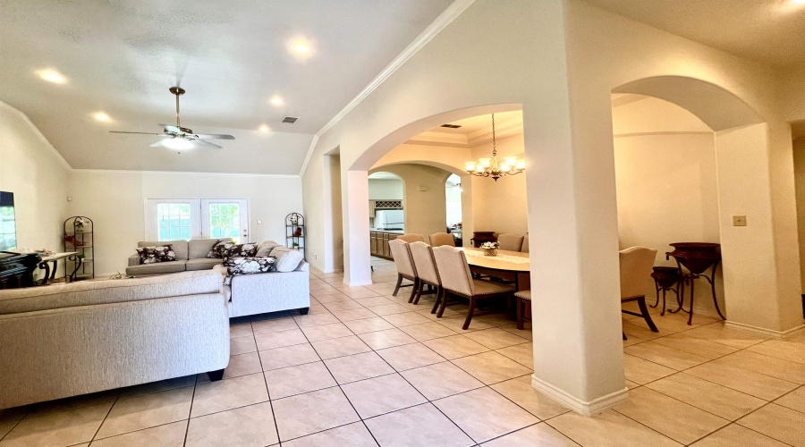 2023 Chimayo Rd, LAREDO, Texas 78045, 3 Bedrooms Bedrooms, 6 Rooms Rooms,2 BathroomsBathrooms,Residential,For Sale,2023 Chimayo Rd,20254374