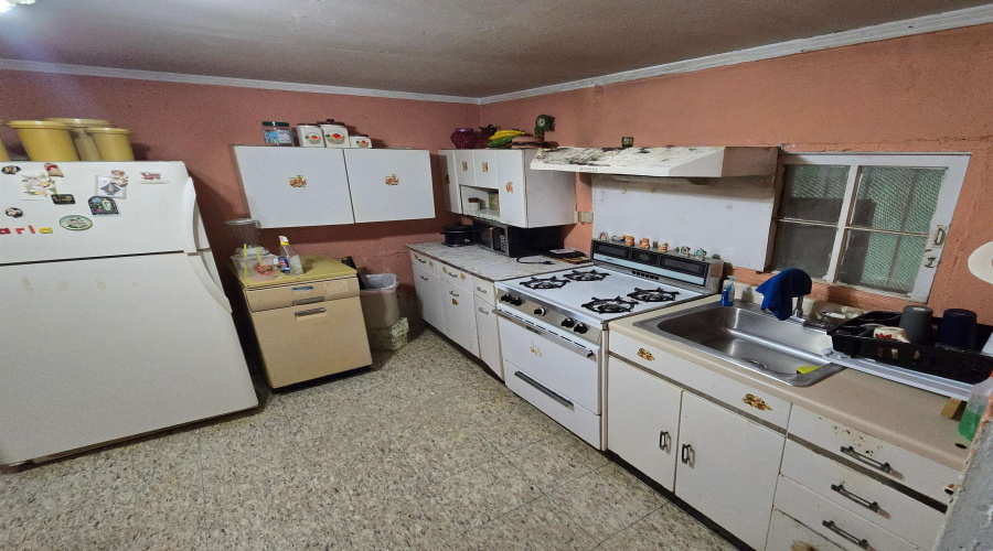 1814 Madison St, Laredo, Texas 78040, 2 Bedrooms Bedrooms, 4 Rooms Rooms,1 BathroomBathrooms,Residential,For Sale,1814 Madison St,20254376
