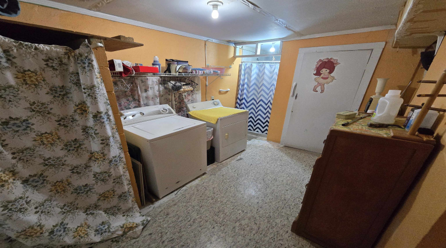 1814 Madison St, Laredo, Texas 78040, 2 Bedrooms Bedrooms, 4 Rooms Rooms,1 BathroomBathrooms,Residential,For Sale,1814 Madison St,20254376