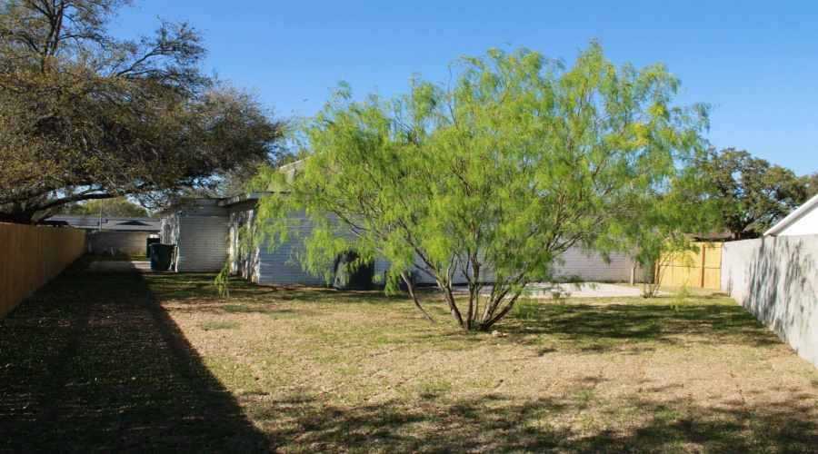 13 Royale Cir, Laredo, Texas 78041, 3 Bedrooms Bedrooms, 8 Rooms Rooms,2 BathroomsBathrooms,Residential,For Rent,13 Royale Cir,20254381