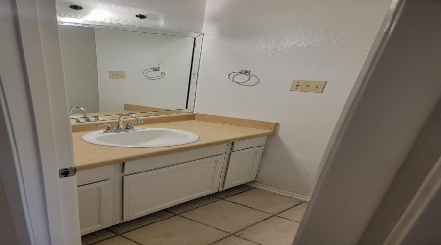 713 A Lindenwood Dr, Laredo, Texas 78045, 3 Bedrooms Bedrooms, 6 Rooms Rooms,2 BathroomsBathrooms,Residential,For Rent,713 A Lindenwood Dr,20254382