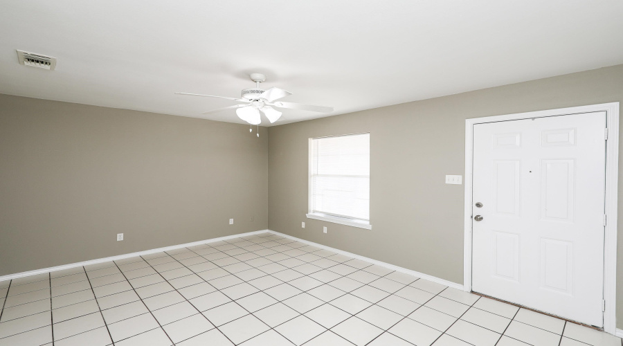 8911 McPherson Rd, Laredo, Texas 78045, 2 Bedrooms Bedrooms, 5 Rooms Rooms,2 BathroomsBathrooms,Residential,For Rent,8911 McPherson Rd,20254383