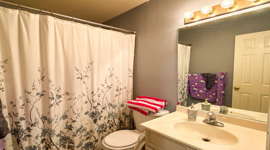215 Lipan Dr, LAREDO, Texas 78045, 3 Bedrooms Bedrooms, 7 Rooms Rooms,2 BathroomsBathrooms,Residential,For Rent,215 Lipan Dr,20254393