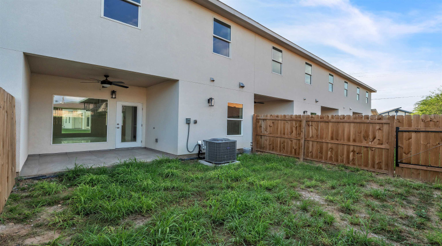 504 Gale Ct, Laredo, Texas 78041, 3 Bedrooms Bedrooms, 5 Rooms Rooms,2 BathroomsBathrooms,Residential,For Rent,504 Gale Ct,20254398