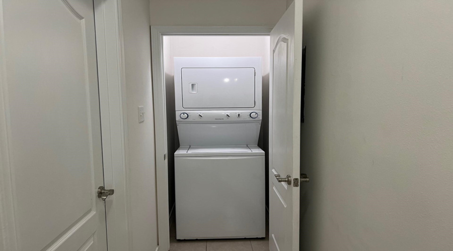 1511 Don Camilo Blvd, Laredo, Texas 78046, 2 Bedrooms Bedrooms, 4 Rooms Rooms,2 BathroomsBathrooms,Residential,For Rent,1511 Don Camilo Blvd,20254399