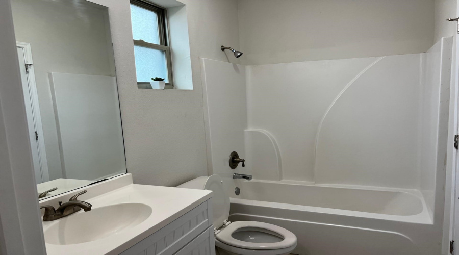 1511 Don Camilo Blvd, Laredo, Texas 78046, 2 Bedrooms Bedrooms, 4 Rooms Rooms,2 BathroomsBathrooms,Residential,For Rent,1511 Don Camilo Blvd,20254399