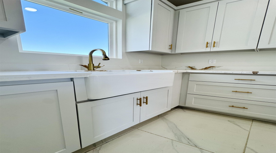 129 Faith Dr., Laredo, Texas 78043, 4 Bedrooms Bedrooms, 5 Rooms Rooms,2 BathroomsBathrooms,Residential,For Sale,129 Faith Dr.,20254401