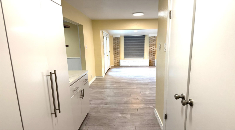 323 Farrell Rd, Laredoq, Texas 78045, 4 Bedrooms Bedrooms, 7 Rooms Rooms,3 BathroomsBathrooms,Residential,For Sale,323 Farrell Rd,20254403
