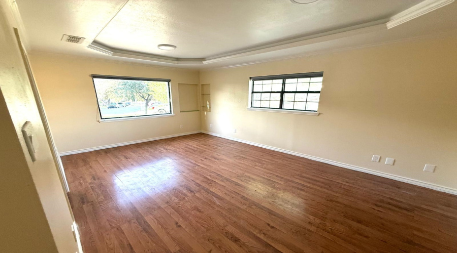 323 Farrell Rd, Laredoq, Texas 78045, 4 Bedrooms Bedrooms, 7 Rooms Rooms,3 BathroomsBathrooms,Residential,For Sale,323 Farrell Rd,20254403
