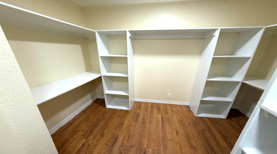 323 Farrell Rd, Laredoq, Texas 78045, 4 Bedrooms Bedrooms, 7 Rooms Rooms,3 BathroomsBathrooms,Residential,For Sale,323 Farrell Rd,20254403