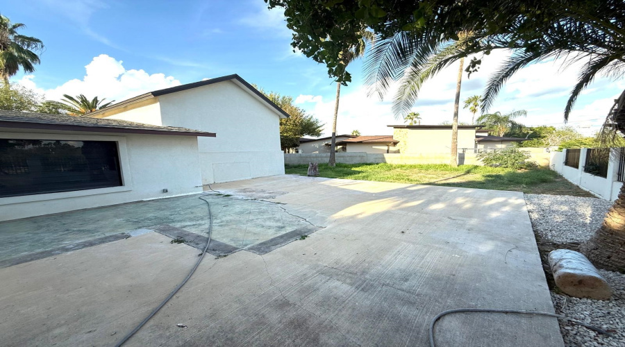 323 Farrell Rd, Laredoq, Texas 78045, 4 Bedrooms Bedrooms, 7 Rooms Rooms,3 BathroomsBathrooms,Residential,For Sale,323 Farrell Rd,20254403