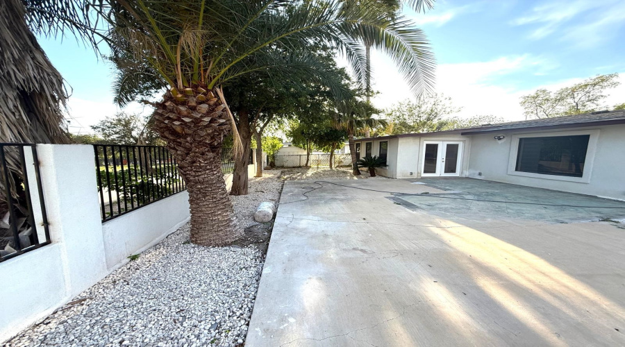 323 Farrell Rd, Laredoq, Texas 78045, 4 Bedrooms Bedrooms, 7 Rooms Rooms,3 BathroomsBathrooms,Residential,For Sale,323 Farrell Rd,20254403