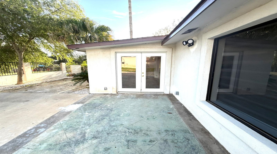 323 Farrell Rd, Laredoq, Texas 78045, 4 Bedrooms Bedrooms, 7 Rooms Rooms,3 BathroomsBathrooms,Residential,For Sale,323 Farrell Rd,20254403