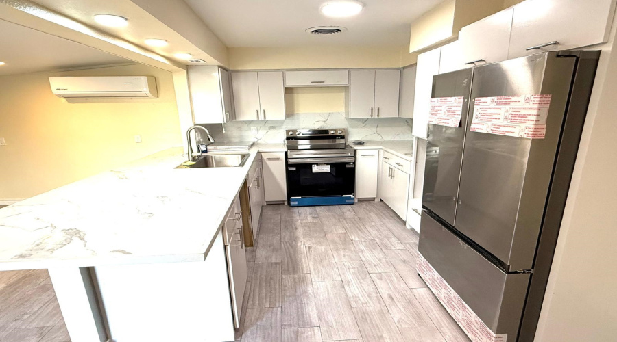 323 Farrell Rd, Laredoq, Texas 78045, 4 Bedrooms Bedrooms, 7 Rooms Rooms,3 BathroomsBathrooms,Residential,For Sale,323 Farrell Rd,20254403