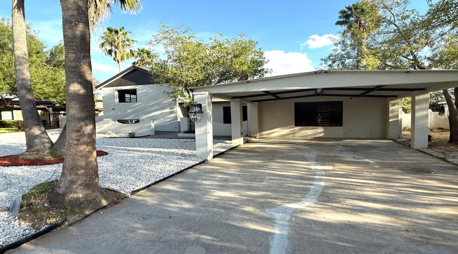 323 Farrell Rd, Laredoq, Texas 78045, 4 Bedrooms Bedrooms, 7 Rooms Rooms,3 BathroomsBathrooms,Residential,For Sale,323 Farrell Rd,20254403