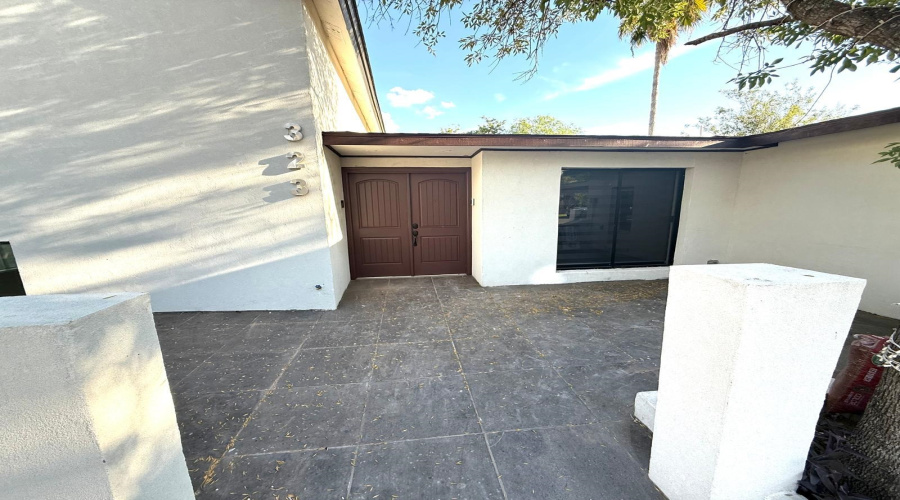 323 Farrell Rd, Laredoq, Texas 78045, 4 Bedrooms Bedrooms, 7 Rooms Rooms,3 BathroomsBathrooms,Residential,For Sale,323 Farrell Rd,20254403